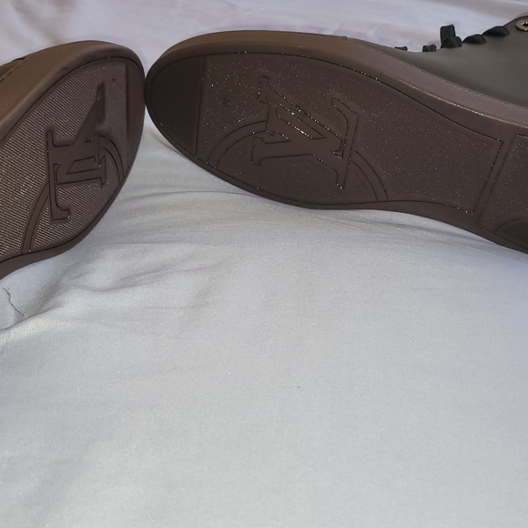 Loius Vuttion Sneakers - Picture 11 of 11